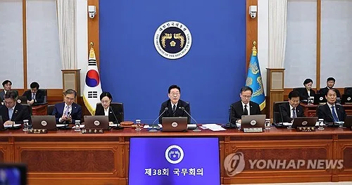 패스트트랙 '330일→90일'…개정 국회법 공포안 국무회의 의결