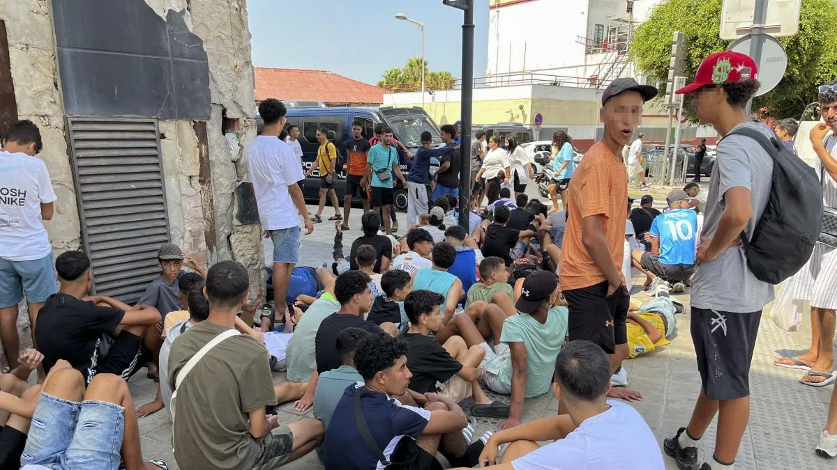 Sanidad convoca a las comunidades autónomas para suministrar vacunas a Ceuta