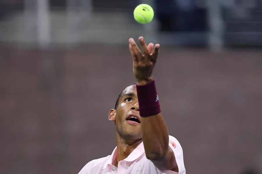 Aliassime, Khachanov e Mensik estreiam com vitória, Dimitrov é eliminado