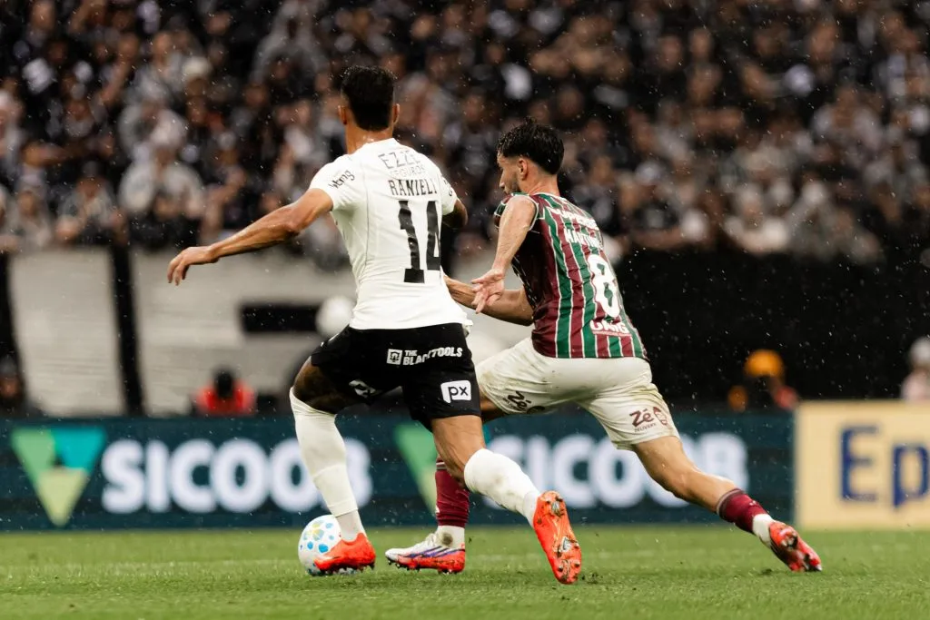 Corinthians é derrotado pelo Fluminense e chega à sexta derrota seguida no Brasileirão