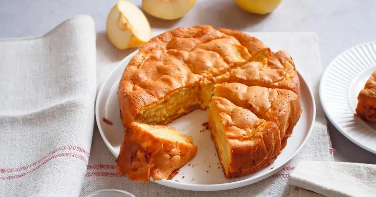 Sharlotka: aprendé a preparar esta deliciosa torta de manzana con solo 4 ingredientes