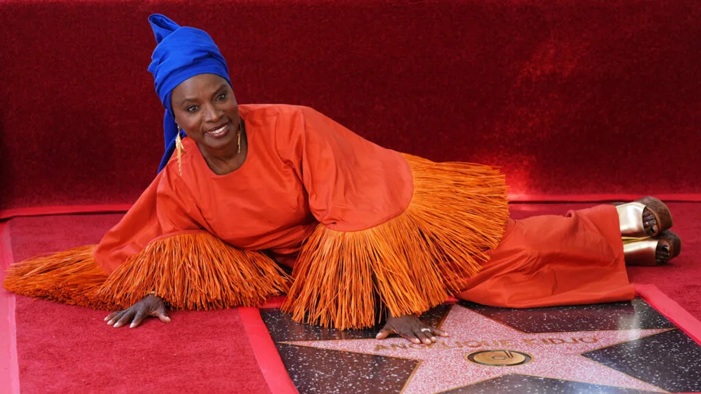 Angélique Kidjo à Hollywood, Paul Biya de retour au Cameroun, Ebola en RD Congo : l'hebdo afrique