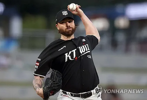 최원준 역전타＋안현민 쐐기포…1위 kt, 꼴찌 키움에 역전승(종합)