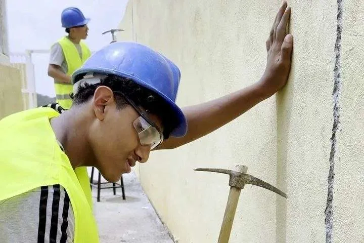 Cayapa acelera rehabilitación de un centenar de centros educativos en Caracas