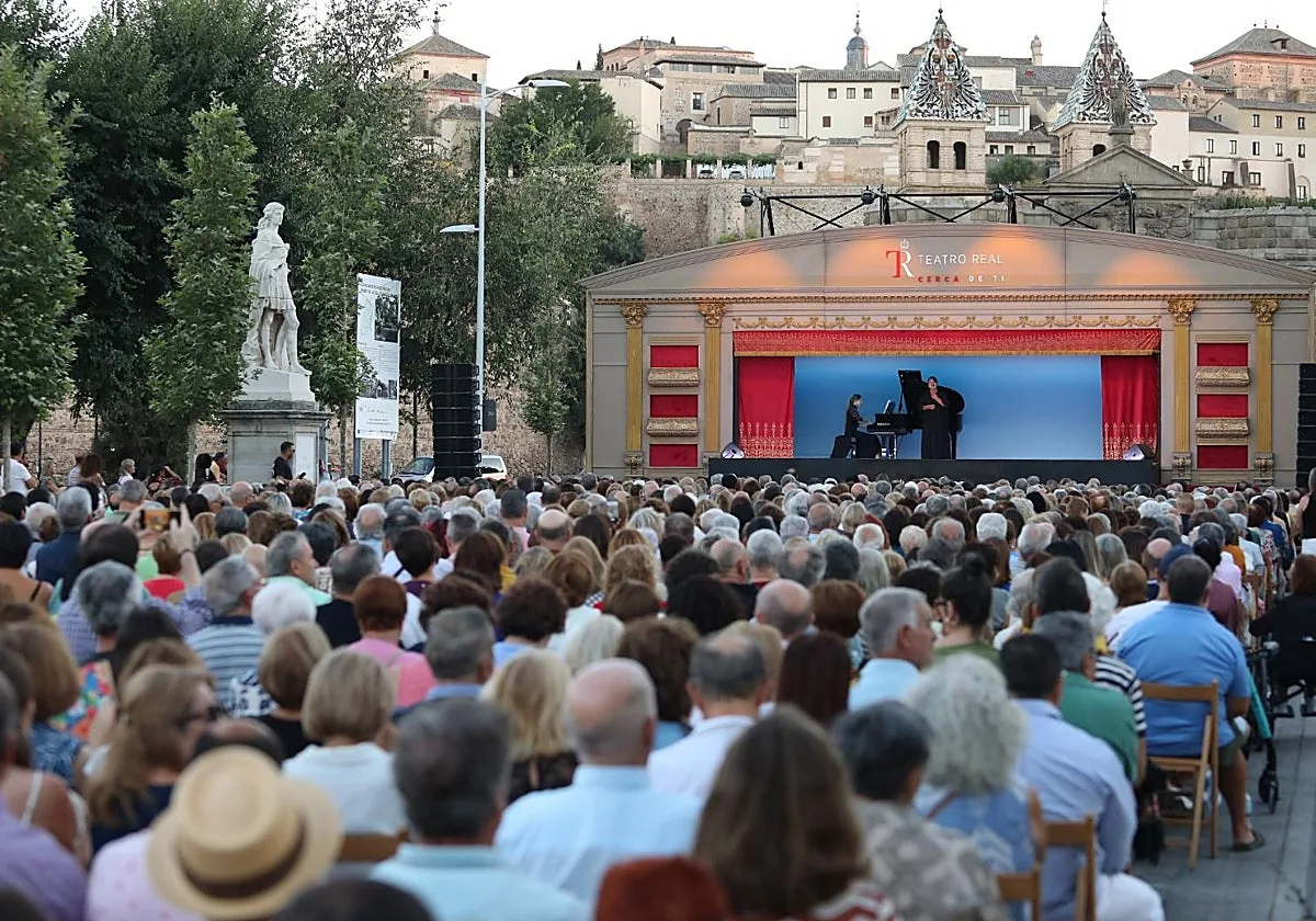 La Carroza del Real reúne a más de 2.000 personas en el Paseo Imperial de Toledo