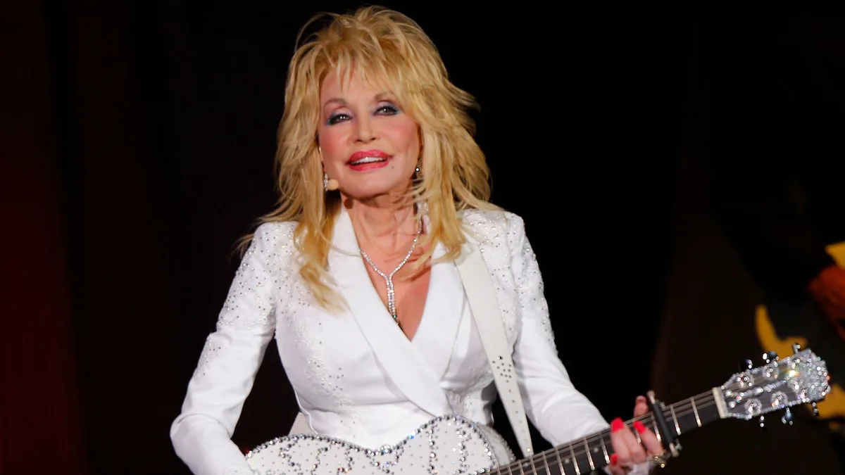 Dolly Parton revela que atraviesa “momentos difíciles” de salud a los 80 años