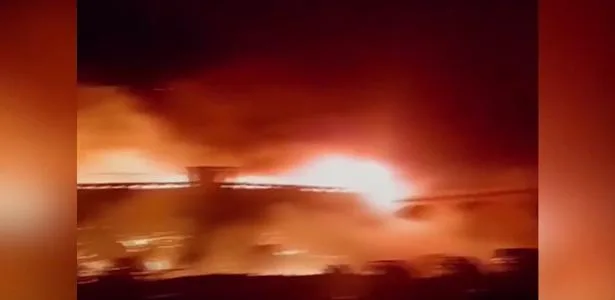 Incêndios deixam 12 mortos e 54 feridos durante calor extremo na Argélia