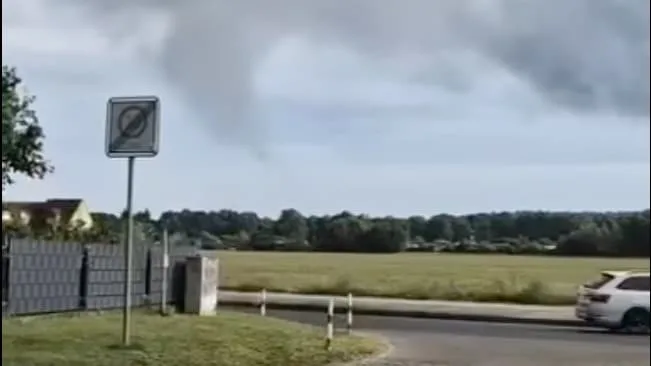 Dächer abgedeckt, Bäume umgestürzt - Tornado fegt durch Brandenburg