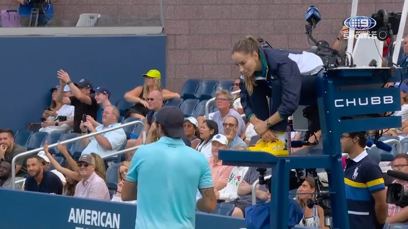 Crowd blows up as Berrettini stops play