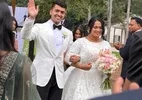 Noiva fica sob corpo do marido morto por 6 horas após queda de helicóptero