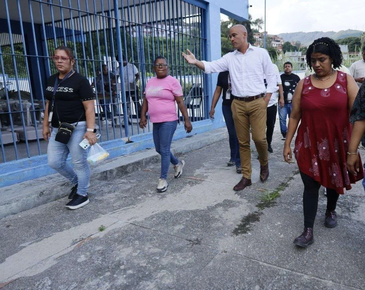 Inapeccionan obras de rehabilitación integral en la U.E.N Centro América de Caracas