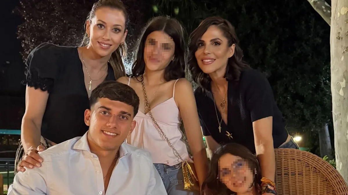 El emotivo reencuentro de la viuda de José Antonio Reyes con su exmujer y sus tres hijos en el día que el futbolista hubiera cumplido 43 años: "Felicidades al cielo"