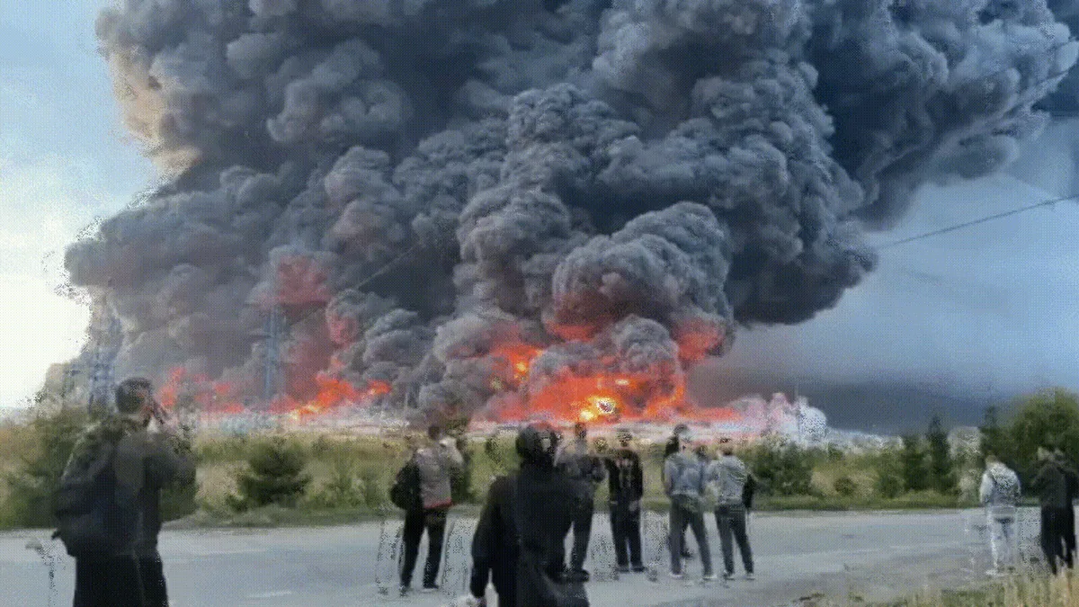 Large clouds of smoke engulf Russia's Wildberries warehouse after Ukraine's massive attack on Moscow | Visuals