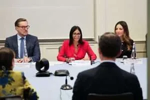 Presidenta Delcy Rodríguez visita Organización Ítalo-Latino Americana en Roma