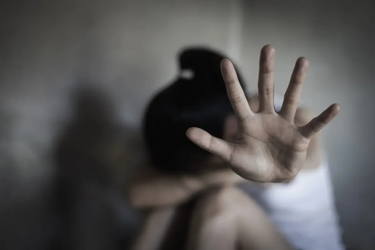 Homem é preso após ser acusado de agredir companheira durante discussão