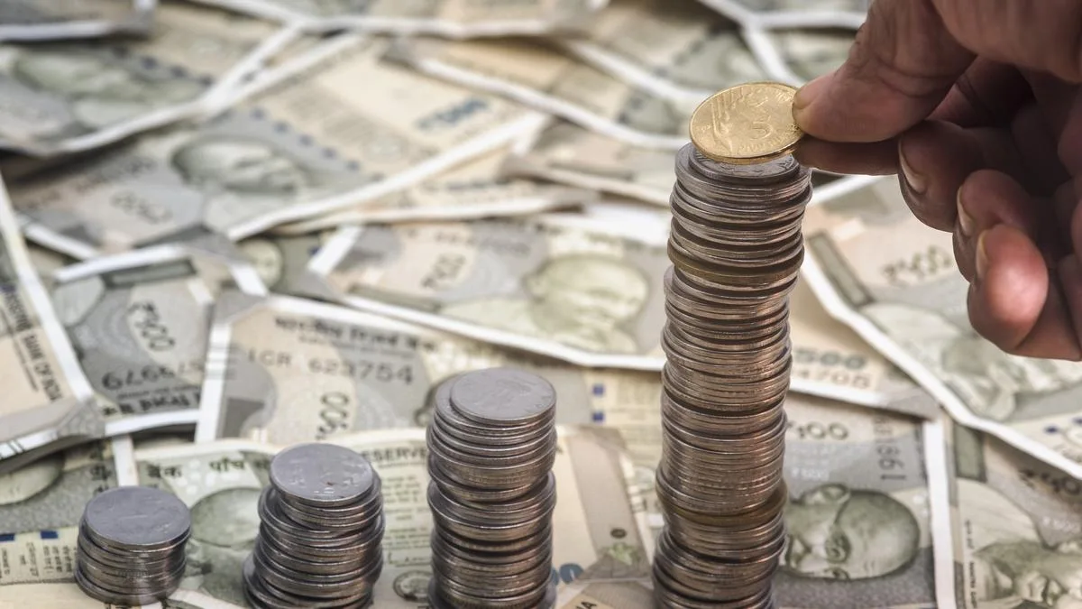 Rupee plunges 23 paise to 95.96 against U.S. dollar amid spike in crude oil