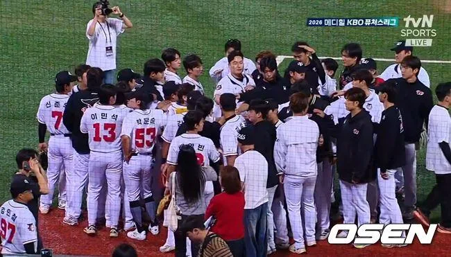 韓 최초 시민구단, 창단 첫 해 챔피언결정전 결승...하재훈 2타점+오카다 7이닝 무실점, 한화에 2-0 승리...상무와 우승 다툰다