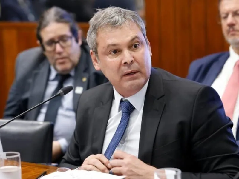 TSE mantém apagado vídeo de IA de Lindbergh citando "BolsoMaster"