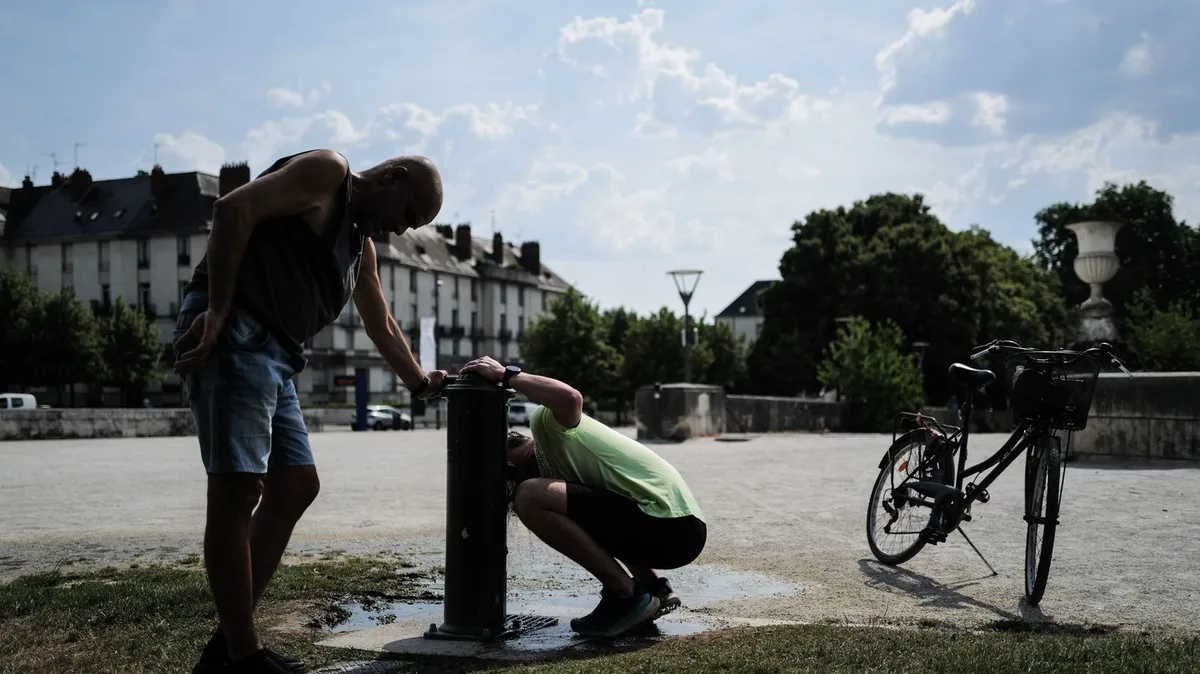 "On essaie de prendre un bain plusieurs fois" : à Tours, la galère des habitants bloqués en ville sous la canicule