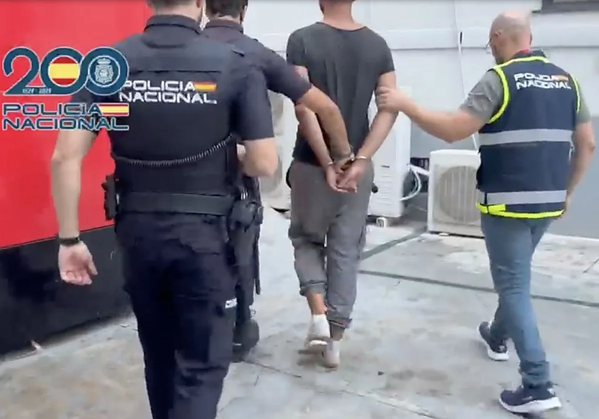 Detienen al joven que mató a su padrastro con una mancuerna en Valencia