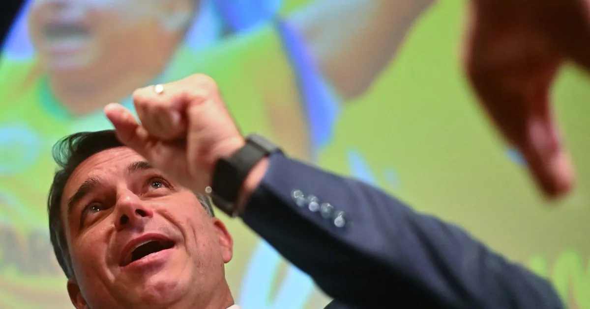 Balotaje en Brasil: con las encuestas a favor, Flávio Bolsonaro dice que quiere poner fin a la reelección y ampliar el mandato a 5 años