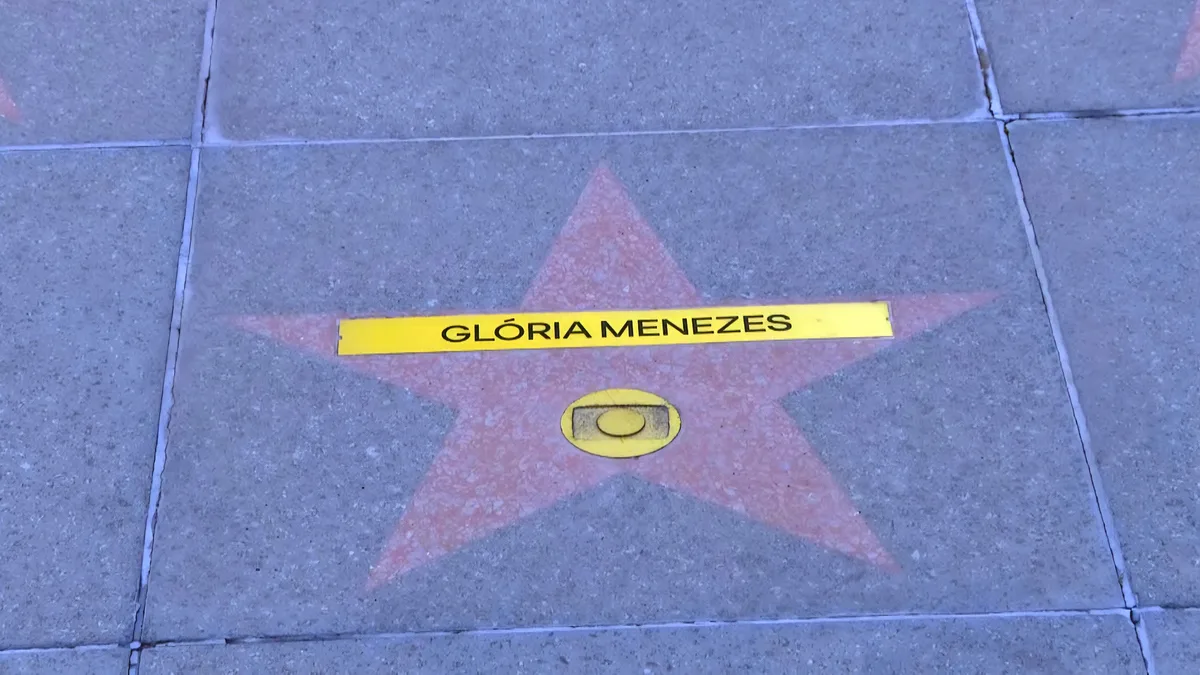 Glória Menezes entrou para a ‘Calçada da Fama’ dos Estúdios Globo na semana passada