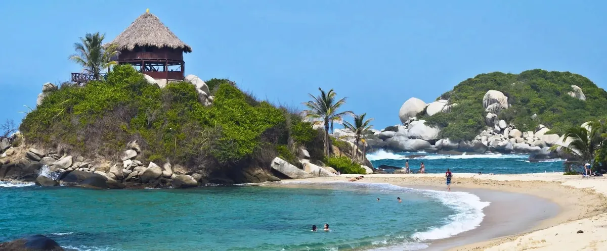 A una hora de Santa Marta está la playa colombiana que entró al top 50 mundial: quedó entre las mejores de 2026