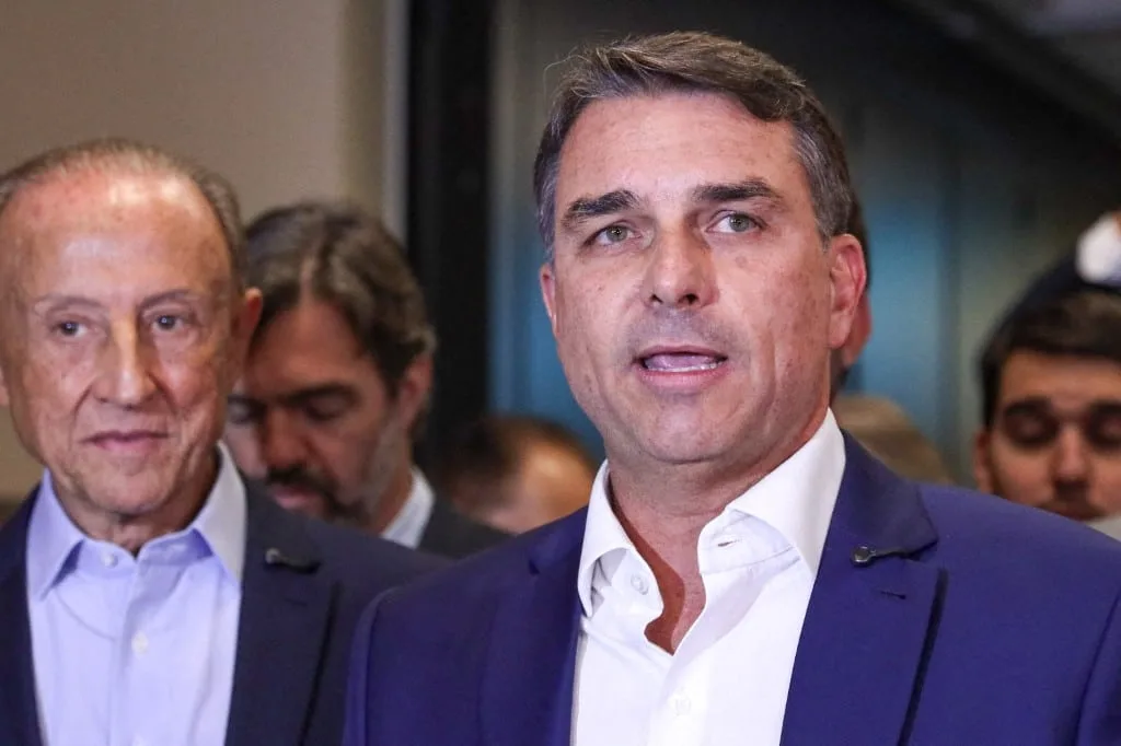 Letícia Caetano dos Reis: quem é a administradora de Flávio Bolsonaro citada na CPMI do INSS