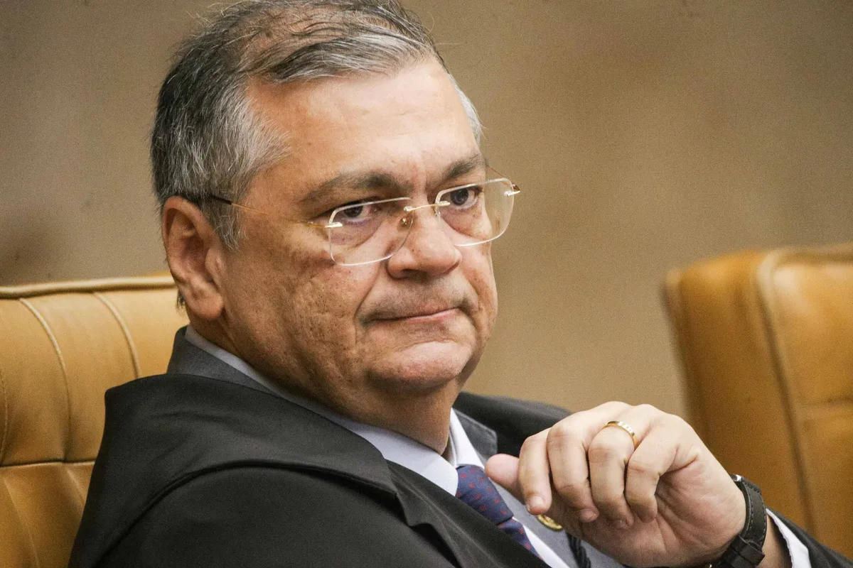 “Assassinos não respeitam horário de lazer”, diz Dino sobre vídeo na praia