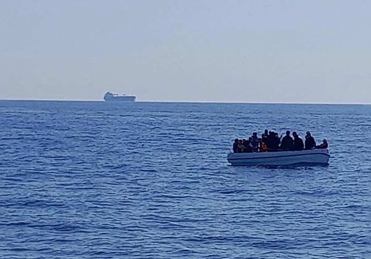 Trece desaparecidos tras el naufragio de una embarcación con inmigrantes de Túnez que se dirigía a Italia