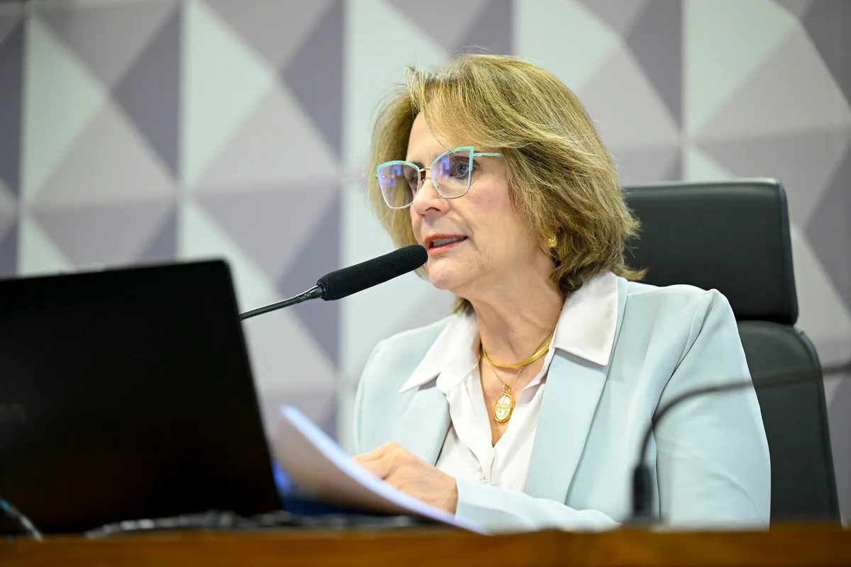 Damares cobra explicações sobre honraria a diplomata punido pelo Itamaraty