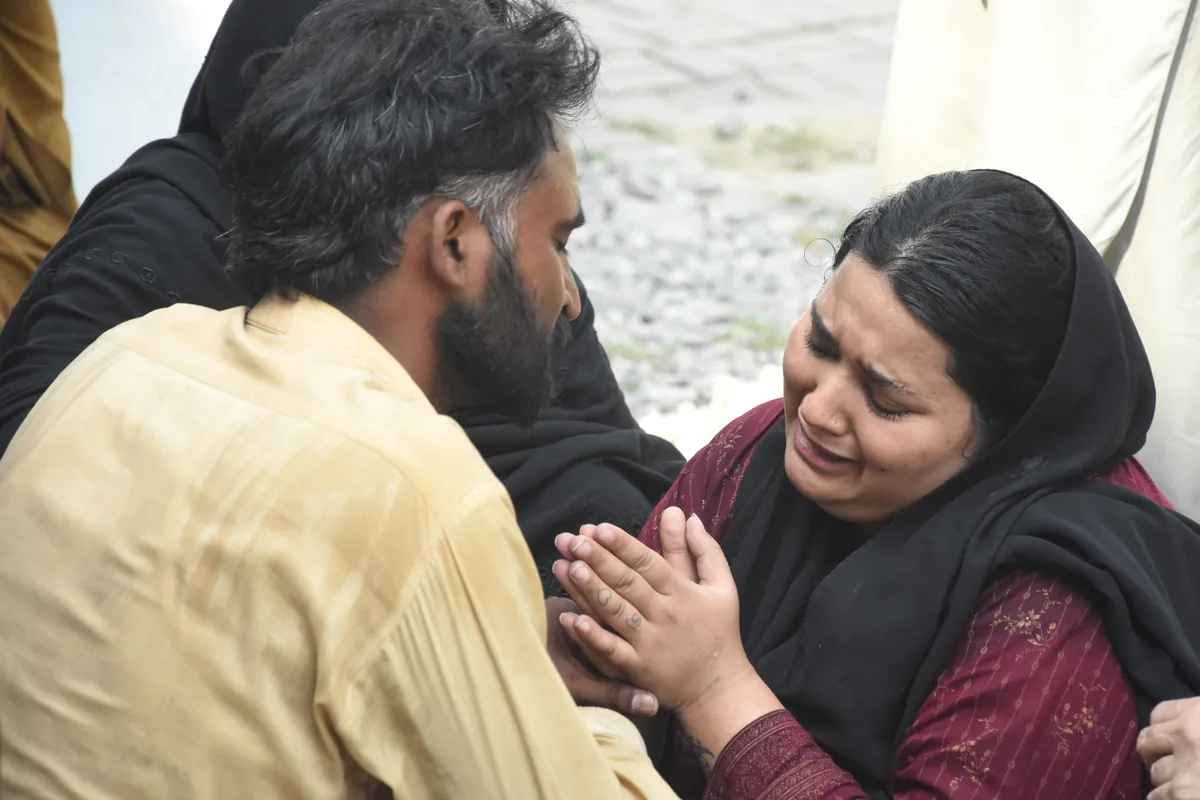 14 bebes pierden la vida por un incendio en una sala de recién nacidos de un hospital en Pakistán