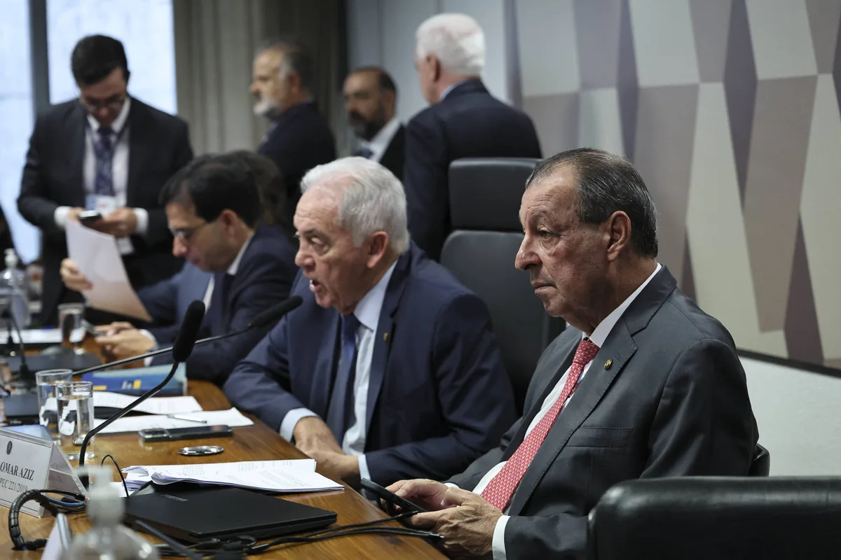 Veja quem votou contra e quem foi a favor da PEC pelo fim da escala 6x1 na CCJ do Senado