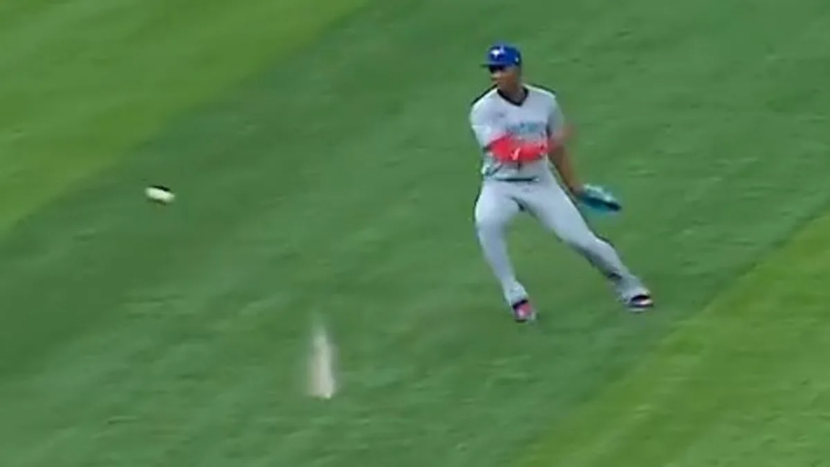 Sanchez’s outfield blunder leads to two runs for Rays