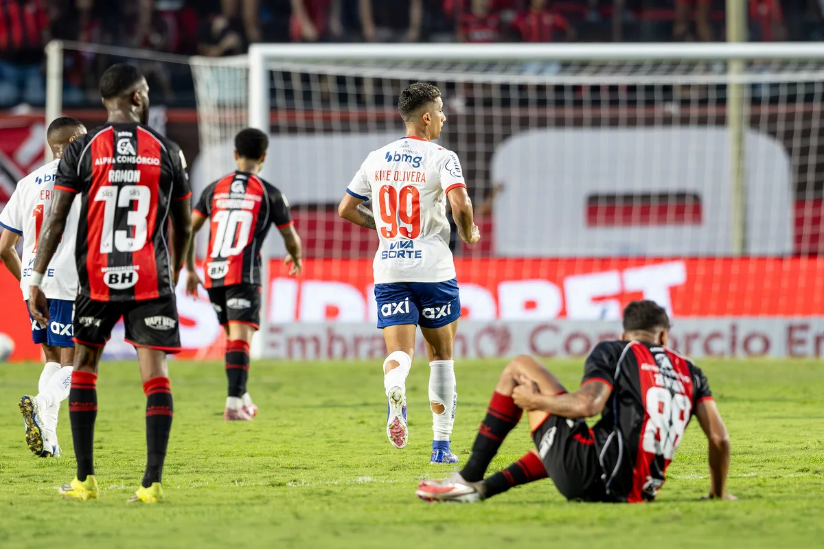 Contestado antes do BaVi, Kike Olivera domina números do Bahia