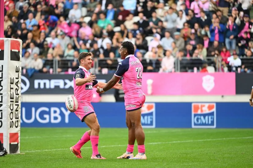 Louis Carbonel, l'ouvreur du Stade Français, félicite son équipe après la victoire contre Montpellier : « Notre meilleur match »