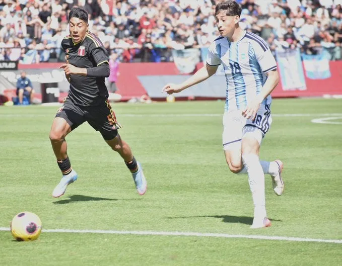 “Que no juegan con nadie”: el duro cántico contra la Selección Argentina Sub-19 durante la semifinal ante Perú