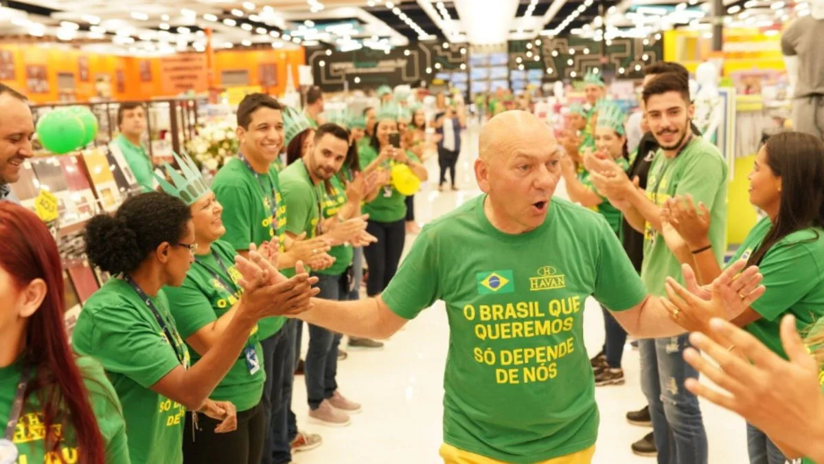 Luciano Hang alega ‘perseguição’ após MPT pedir R$ 30 milhões por denúncia de assédio eleitoral em debate sobre escala 6×1
