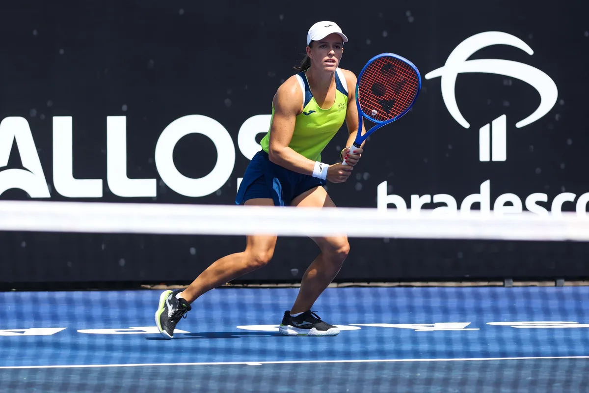 Quevedo vence duelo de jovens e desafia Blinkova na semi em São Paulo