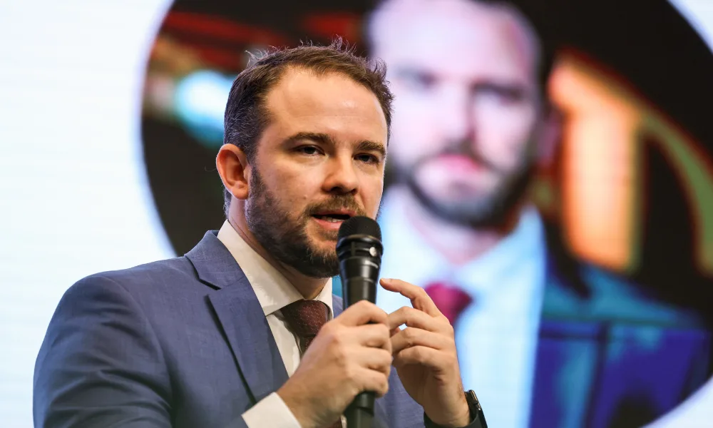 Salário mínimo será de R$ 1.741 em 2027, diz Dario Durigan