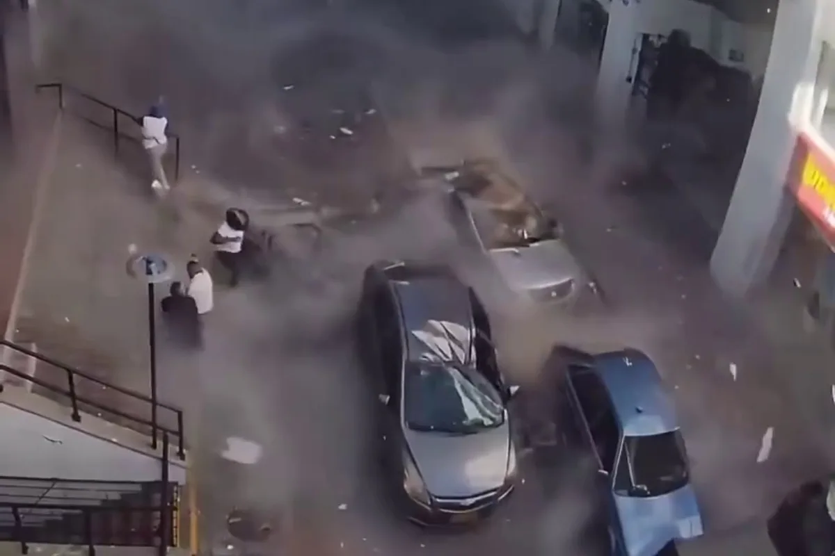 Estuvieron a segundos de morir: varios conductores escaparon del colapso de un edificio en Pereira (VIDEO)