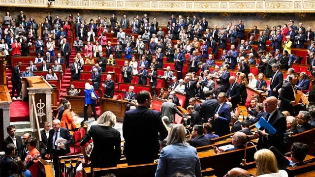 Parlamento francês aprova lei contra violência sexual e intrafamiliar