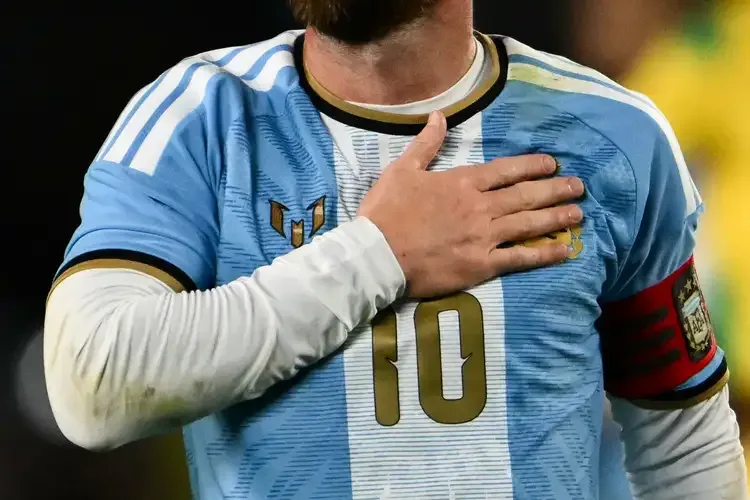 Argentina não pode aposentar camisa 10 de Messi; entenda regra da Fifa