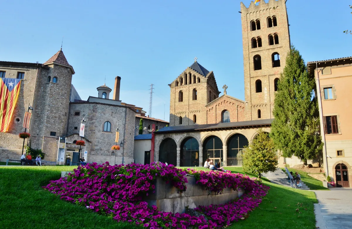 El rincón del Pirineo para sentirse como en la Edad Media: un monasterio milenario donde puedes escribir como los monjes de la antigüedad