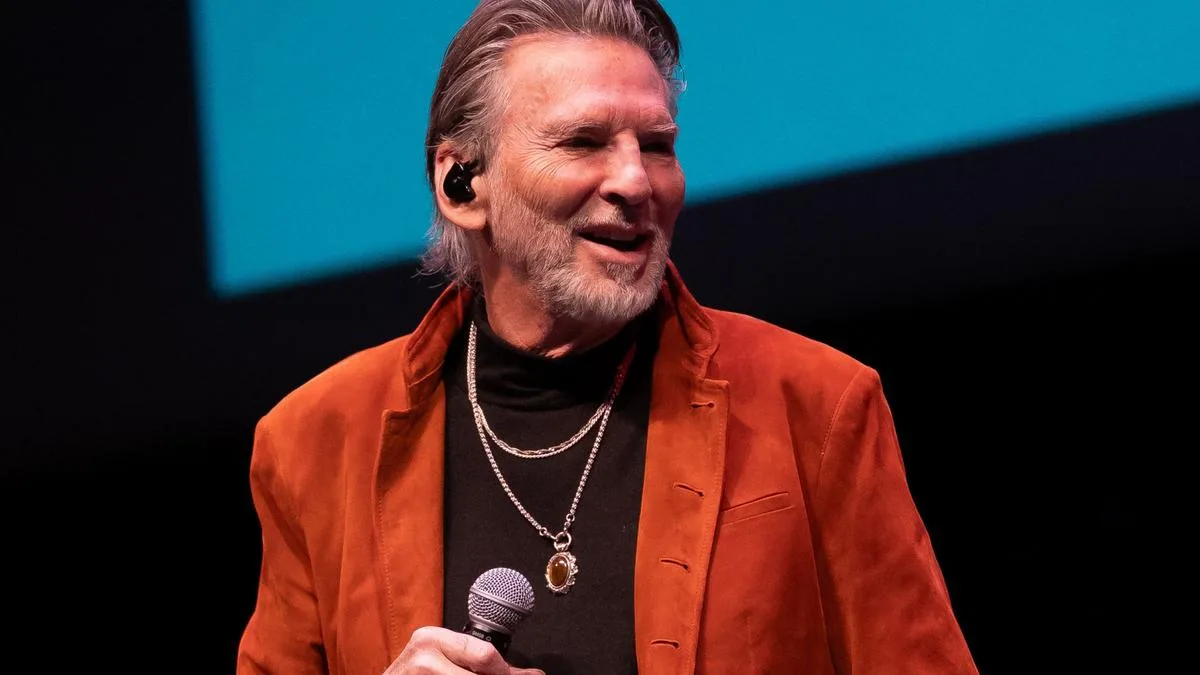 Kenny Loggins reveals the four words he wants on his tombstone