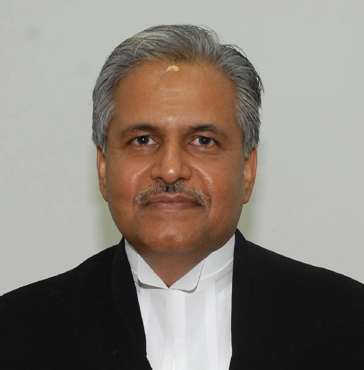 Merchant bankers must maintain 'Lakshman Rekha' with clients: SAT chief