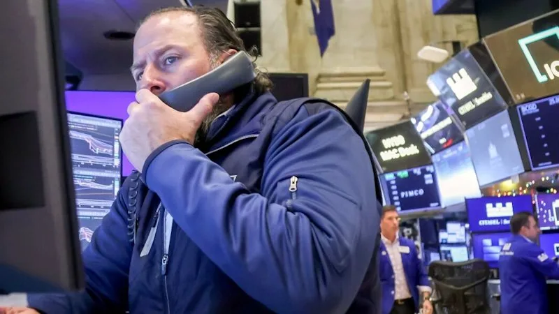 ASX set to edge up, Wall Street weighed down by tech stocks; Trump bought SpaceX shares