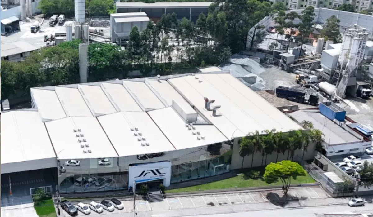Gigante montadora encerra lojas no Brasil e muda estratégia de vendas