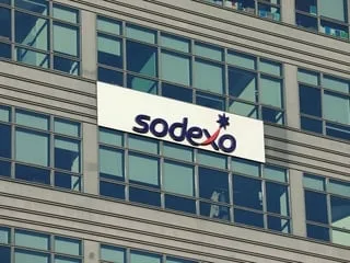 Malgré de bons résultats, Sodexo annonce un nouveau plan social et la suppression de près de 1 100 emplois
