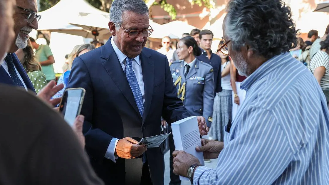 "País que lê é um país melhor": Seguro promete "continuar e melhorar" Festa do Livro em Belém
